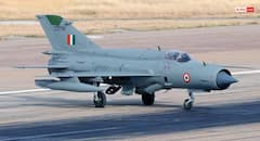1971 से लेकर कारगिल और पुलवामा तक... कभी वायुसेना की रीढ़ था MiG-21, विदाई से पहले IAF चीफ ने उड़ाया फाइटर जेट