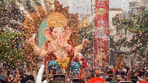 Vinayagar Chaturthi 2025 Wishes: ஹாப்பி பர்த்டே கணேசா... விநாயகர் சதுர்த்தி வாழ்த்துகளை ஷேர் பண்ணுங்க..!