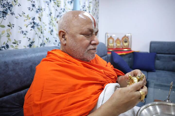Rambhadracharya has written many books and articles so far. He made his own identity among scholars by writing detailed commentaries on Ramayana and Gita. There is a balance of both depth and simplicity in his writing.