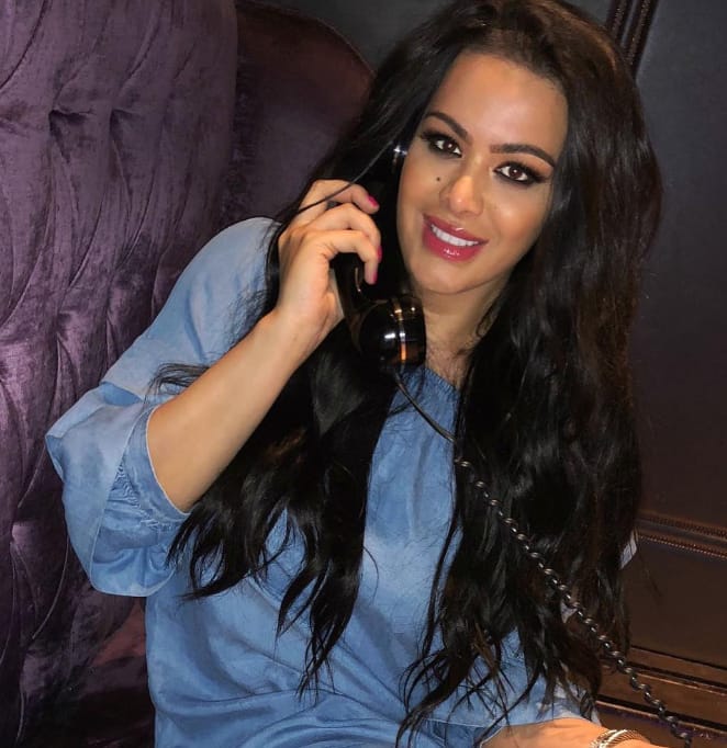 Trishala looks quite beautiful in a blue denim outfit. Their open slums are looking at them a lot.