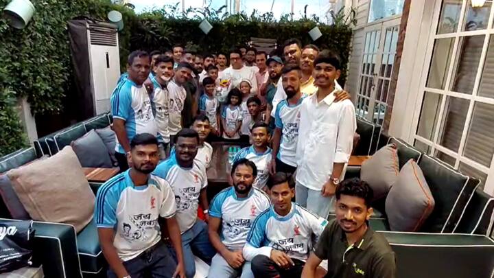 जय जवान गोविंदा पथकाने आज मनसे अध्यक्ष राज ठाकरे यांच्या निवासस्थानी जाऊन त्यांची भेट घेतली.