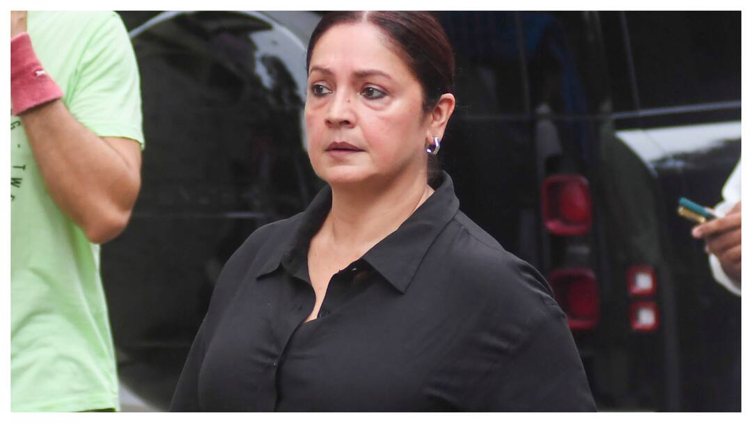 Pooja Bhatt Calls Out BMC Over Mumbai’s Crumbling Roads: 'When Will This Apathy End?' Pooja Bhatt Calls Out BMC Over Mumbai’s Crumbling Roads: 'When Will This Apathy End?'