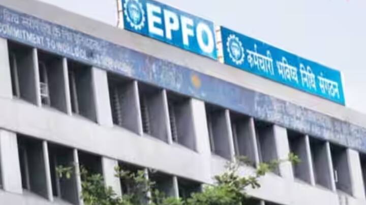 চলতি বছরেই তৃতীয় দফায় প্রভিডেন্ট ফান্ডের ডিজিটাল প্ল্যাটফর্মে বেশ কিছু পরিবর্তন  ঘটানো হচ্ছে, যাকে EPFO 3.0 বলছেন কেউ কেউ। পরিষেবাকে সকলের কাছে পৌঁছে দিতে, স্বচ্ছতা আনতেই এমন পরিবর্তন।