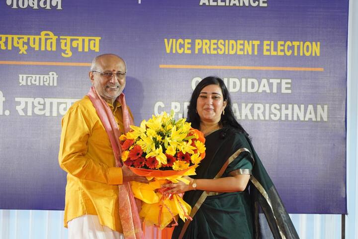 बंसुरी स्वराज ने साल 2024 के लोकसभा चुनाव में पहली बार मैदान में उतरने का फैसला किया. उन्होंने नई दिल्ली से चुनाव लड़ा और अपने निकटतम प्रतिद्वंद्वी आम आदमी पार्टी के नेता सोमनाथ भारती को हराकर बड़ी जीत दर्ज की.