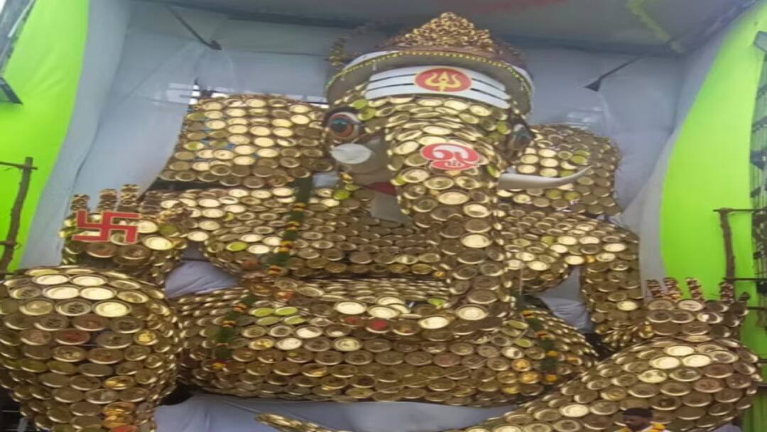 Vinayagar Chathurthi 2025 Here are photos of various forms of Ganesha idols installed in Chennai tnn விநாயகர் சதுர்த்தி: சென்னையில் பிரம்மாண்ட சிலைகள்! 42 அடி பித்தளை விநாயகர் முதல் மளிகை பொருள் விநாயகர் வரை