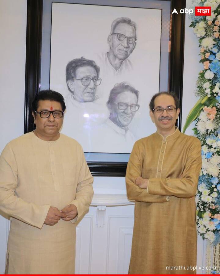 दरम्यान, याबाबत आदित्य ठाकरे यांनी एक पोस्ट केली आहे. या पोस्टमध्ये आदित्य ठाकरे म्हणाले, पक्षप्रमुख मा. श्री. उद्धवसाहेब ठाकरे व आई सौ. रश्मी ठाकरे ह्यांच्यासह माझे काका मा. राजसाहेब ठाकरे व काकी सौ. शर्मिला ठाकरे ह्यांच्या निवासस्थानी विराजमान श्री गणेशाचे मनोभावे दर्शन घेतले.