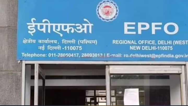 EPFO 3.0-র সবচেয়ে সুবিধা হল সরাসরি ATM পরিষেবা। UAN নম্বর সক্রিয় থাকতে হবে। ব্যাঙ্কের সঙ্গে সংযুক্ত ধাকতে হবে আধার। তাহলেই সরাসরি ATM থেকে প্রভিডেন্ট ফান্ডের টাকা তোলা যাবে। ফলে জরুরি পরিস্থিতিতে আর হন্যে হয়ে ঘুরতে হবে না।