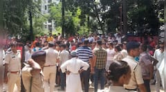 ਕੁੜੀਆਂ ਵਾਲੇ ਸਕੂਲ ਵਿੱਚ ਪੰਜਵੀਂ ਜਮਾਤ ਦੀ ਵਿਦਿਆਰਥਣ ਨੇ ਬਾਥਰੂਮ ‘ਚ ਖੁਦ ਨੂੰ ਲਾਈ ਅੱਗ, ਮੱਚੀ ਹਫੜਾ-ਦਫੜੀ, ਗੁੱਸੇ ‘ਚ ਆਏ ਲੋਕਾਂ ਨੇ ਕੀਤੀ ਭੰਨ ਤੋੜ