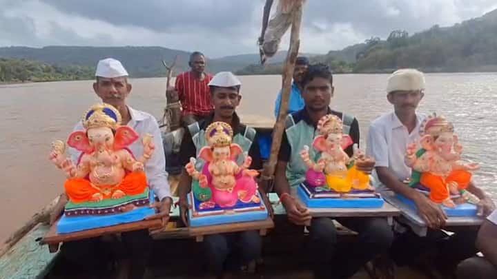 होडीतून गणपती आणतानाचे मनमोहक दृश्य