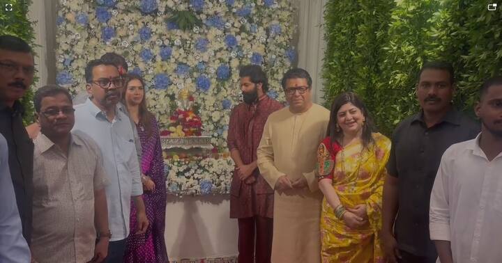 अनेक कलाविश्वातील सेलिब्रिटींसह राजकीय नेत्यांच्याही घरी बाप्पा विराजमान झाले आहेत.