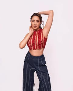 Pragya Jaiswal PHOTO: રેડ ક્રોપ ટોપ અને  ડેનિમ પેન્ટમાં પ્રજ્ઞા જયસ્વાલનો ગ્લેમરસ અવતાર