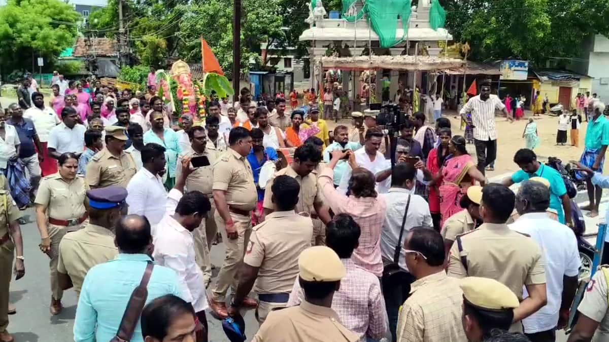 விநாயகர் சதுர்த்தி: திண்டுக்கல்லில் பிரம்மாண்ட விநாயகர் சிலை தரிசனம்!