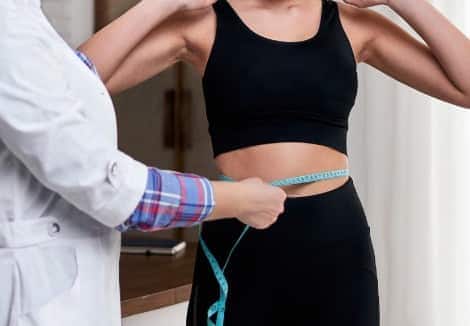 वज़न नियंत्रण: नीम के पत्ते मेटाबॉलिज़्म को बढ़ावा देते हैं, जिससे वज़न नियंत्रण में रहता है। ये शरीर से अतिरिक्त चर्बी हटाने और पाचन क्रिया को सक्रिय रखने में भी उपयोगी होते हैं।