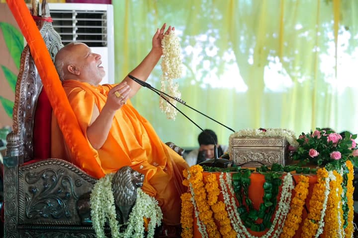 वाराणसी, उत्तर प्रदेश में स्थित संपूर्णानंद संस्कृत विश्वविद्यालय देश का एक प्रमुख उच्च शिक्षा संस्थान है. यह दुनिया के सबसे बड़े संस्कृत विश्वविद्यालयों में गिना जाता है. वर्तमान में विश्वविद्यालय विभिन्न विषयों में स्नातक और स्नातकोत्तर कार्यक्रमों की पढ़ाई करवा रहा है.