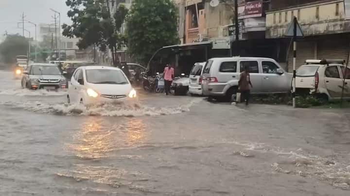અમદાવાદ: આજથી 2 સપ્ટેમ્બર સુધી રાજ્યમાં મધ્યમ વરસાદની હવામાન વિભાગે આગાહી વ્યક્ત કરી છે. હવામાન વિભાગની આગાહી મુજબ મધ્ય ગુજરાત અને દક્ષિણ ગુજરાતમાં ગાજવીજ સાથે ભારે વરસાદની આગાહી કરવામાં આવી છે.