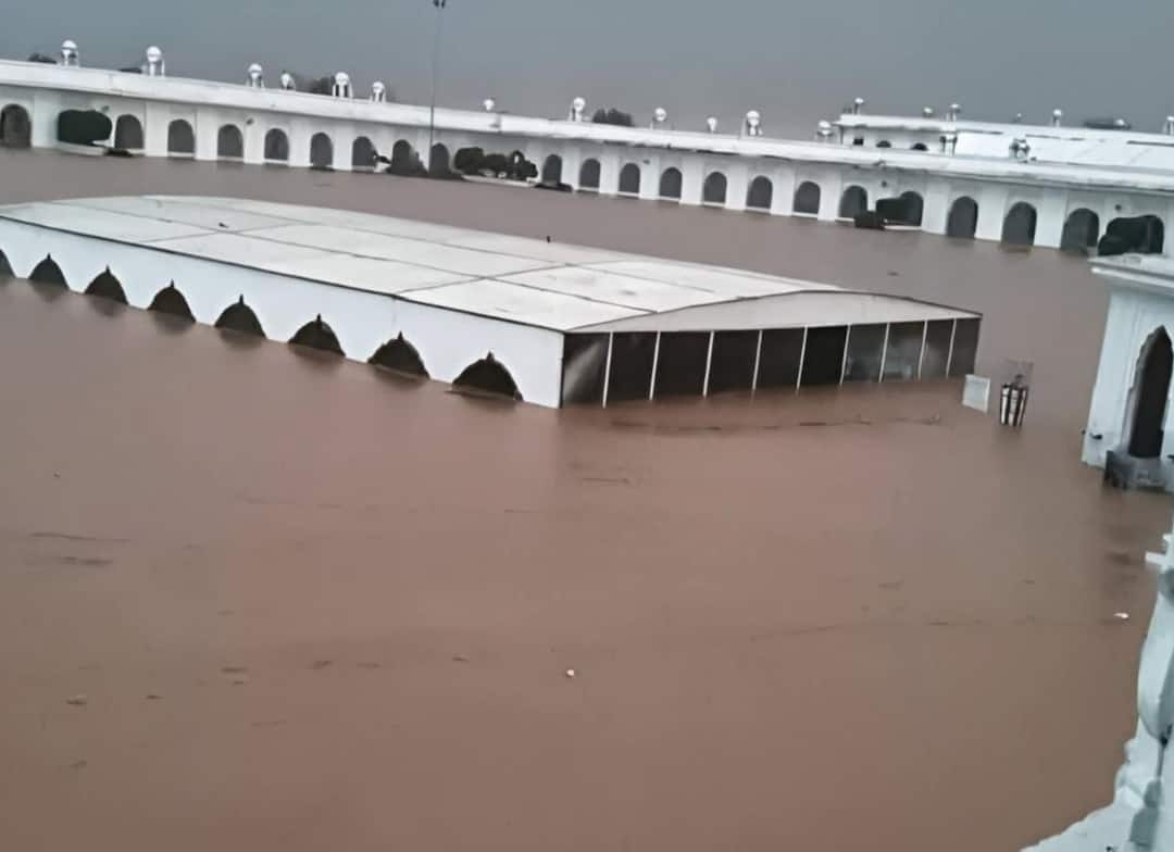 Dhussi dam breaks near Kartarpur Corridor know full update ਕਰਤਾਰਪੁਰ ਲਾਂਘੇ ਨੇੜੇ ਧੁੱਸੀ ਬੰਨ੍ਹ ਟੁੱਟਿਆ, ਡੇਰਾ ਬਾਬਾ ਨਾਨਕ ਦੇ ਨੇੜੇ ਪਿੰਡਾਂ ‘ਚ ਵੜਿਆ ਰਾਵੀ ਦਰਿਆ ਦਾ ਪਾਣੀ, ਵਿਗੜ ਰਹੇ ਨੇ ਹਾਲਾਤ