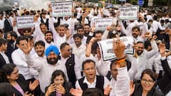 दिल्ली: वकीलों ने नहीं मानी सीएम रेखा गुप्ता की बात, LG के खिलाफ आज भी हड़ताल जारी