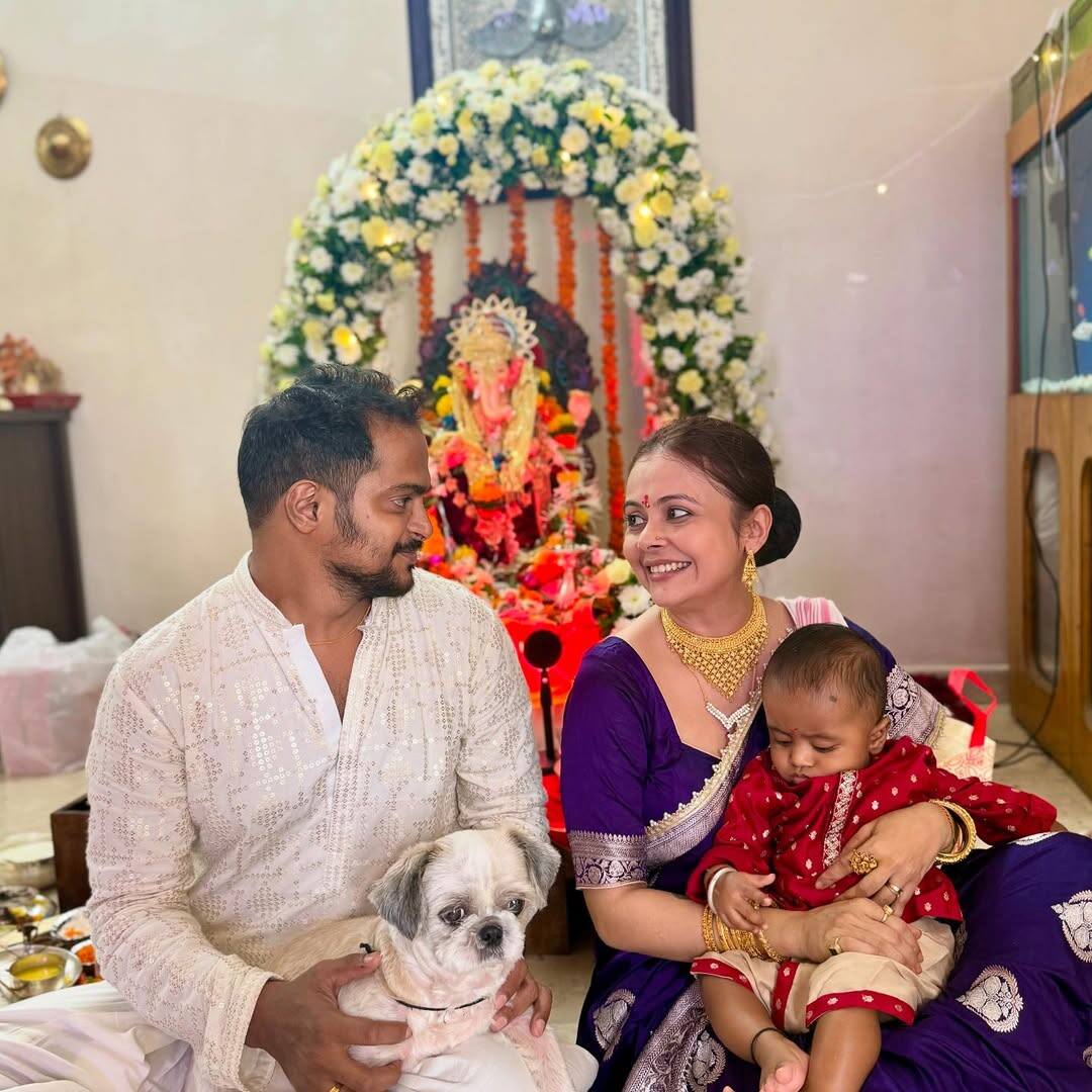 Now talk about Devolina Bhattacharjee, she worshiped Ganpati Bappa with her husband Shahnawaz and son Shan. The actress has shared pictures with fans on social media while enjoying Ganesh Chaturthi with her family.