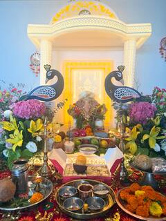 जैकलीन फर्नांडिस के घर पहली बार पधारे गणपति बप्पा, साड़ी पहनकर एक्ट्रेस ने की पूजा