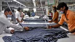 ਭਾਰਤ 'ਤੇ 50% ਅਮਰੀਕੀ ਟੈਰਿਫ ਹੋਇਆ ਲਾਗੂ, ਕੱਪੜਾ ਉਦਯੋਗ 'ਚ ਮੱਚੀ ਤਰਥੱਲੀ; ਵੱਡੀਆਂ ਫੈਕਟਰੀਆਂ ਨੂੰ ਲੱਗੇ ਤਾਲੇ?