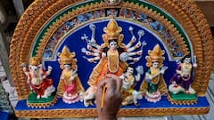 Durga Puja 2025 : বর্ধমানের শিল্পীর তৈরি দুর্গাপ্রতিমা চলল কানাডায়, নিখুঁত শিল্পে আটকাবে চোখ