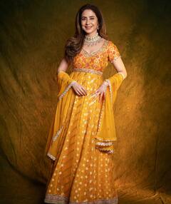 गणेश उत्सव के लिए परफेक्ट है उर्मिला मातोंडकर की ये येलो ड्रेस, आप भी ले सकती हैं इंस्पिरेशन