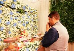 उद्धव ठाकरेंनंतर मुख्यमंत्री फडणवीसही राज ठाकरेंच्या 'शिवतीर्थ'वर, गणरायाचे दर्शनाचे PHOTO