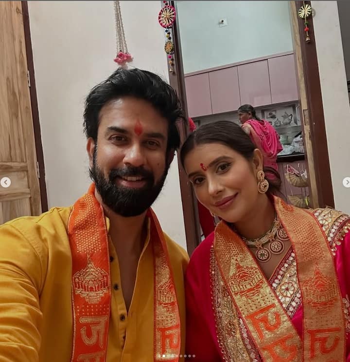 Rajiv and Charu have welcomed Ganpati Bappa together. Together, the two brought the statue of Bappa. The glimpse of which Rajiv has shown in his Vlog.