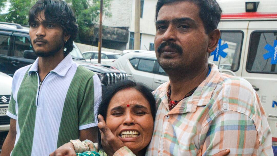 वैष्णो देवी में भूस्खलन की घटना में यूपी के अलग-अलग जिलों से 11 लोगों की मौत, देखें लिस्ट vaishno devi news 11 people from different districts of UP died in landslide वैष्णो देवी में भूस्खलन की घटना में यूपी के अलग-अलग जिलों से 11 लोगों की मौत, देखें लिस्ट