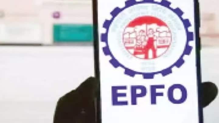 পরিবারে কোনও বিপদ নেমে এলে তো কথাই নেই। চটজলটি টাকার সঙ্কুলান করা দুষ্কর হয়ে দাঁড়ায়।