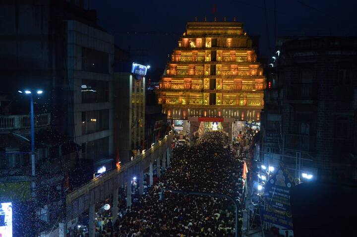 श्रीमंत दगडूशेठ हलवाई सार्वजनिक गणपती ट्रस्ट, सुवर्णयुग तरुण मंडळ च्यावतीने ट्रस्टच्या 133 व्या वर्षानिमित्त आयोजित उत्सवाचा प्रारंभ हजारो भक्तांच्या साक्षीने झाला.