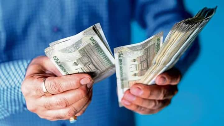 अब लोन की पहली किस्त 10000 रुपये से बढ़ाकर 15000 रुपये कर दी गई है. दूसरी किस्त 20000 से बढ़ाकर 25000 रुपये कर दी गई है. तीसरी किस्त 50000 रुपये पर पहले जैसी रहेगी. खास बात यह है कि यह लोन बिना गारंटी के मिलते हैं.