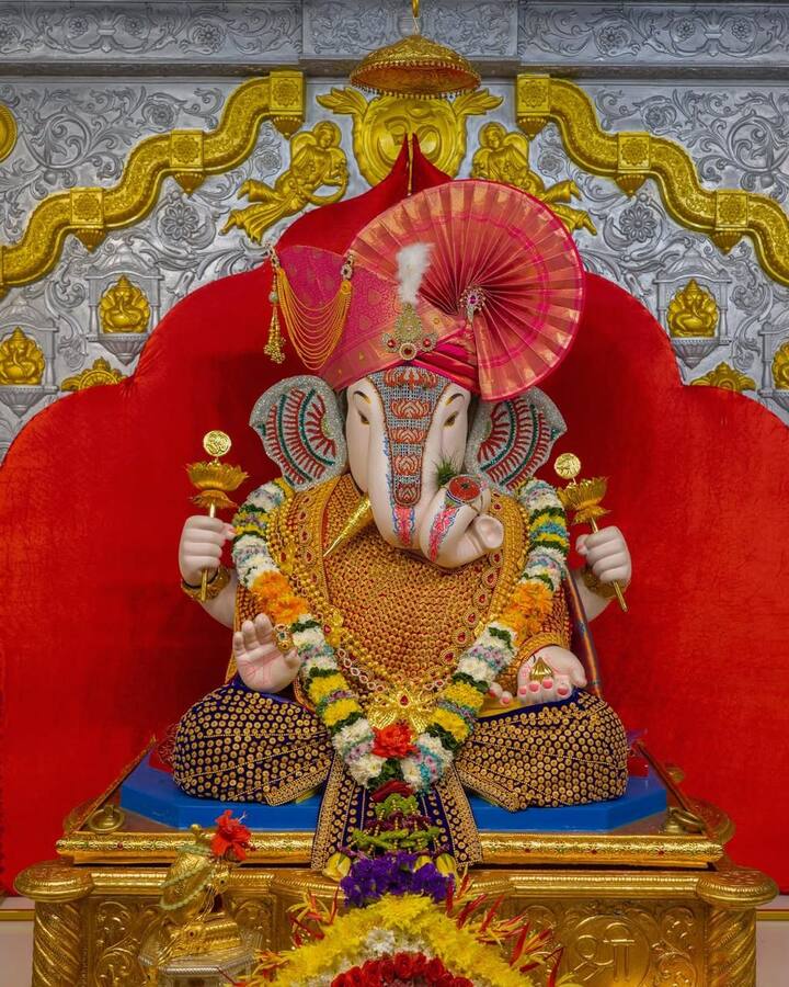 30 ऑगस्ट रोजीही अभिषेक पूजनाबरोबरच भक्तांसाठी भव्य प्रसादाचे आयोजन करण्यात आले आहे. तसेच बाप्पा ला छप्पन भोगांचा प्रसाद अर्पण करण्यात येणार आहे.