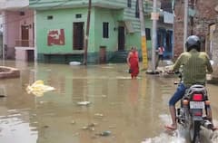 वाराणसी में गंगा और वरुणा नदी ने बढ़ाई मुश्किलें, बाढ़ से जन जीवन प्रभावित, देखें तबाही की तस्वीरें