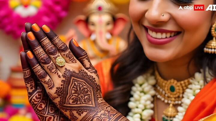 इस डिजाइन में बारीक रेखाओं और ज्योमेट्रिक शेप्स का उपयोग हुआ है. यह ब्राइडल टच देने के साथ-साथ त्यौहार पर एक रॉयल लुक भी देता है.