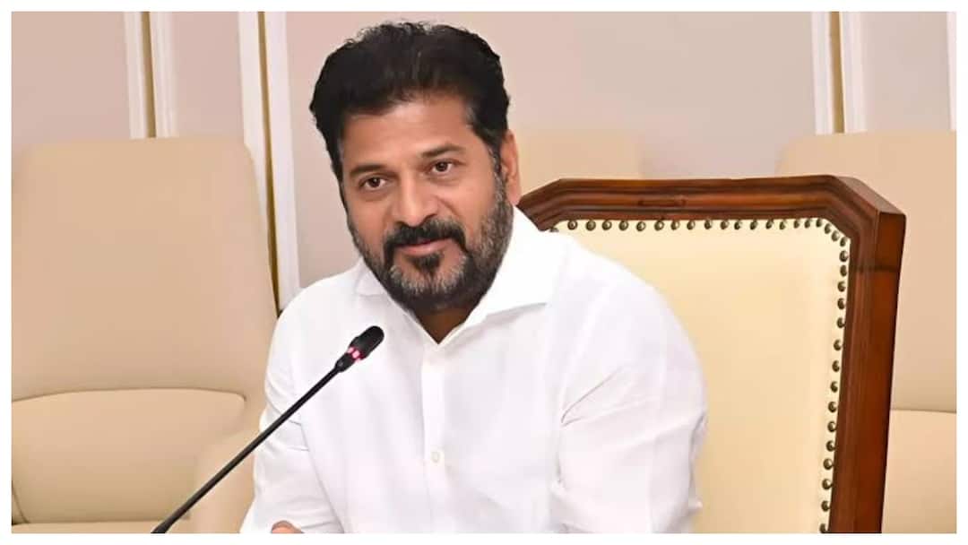 Telangana CM Revanth tells education system can enroll their children in government schools Telangana Education Policy: ధనవంతులు కూడా ప్రభుత్వ బడుల్లో చేరేలా కొత్త విద్యావిధానం - సీఎం రేవంత్ దిశానిర్దేశం