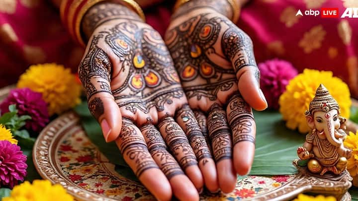 इस डिजाइन की खासियत है हथेली के बीच बनाया गया गया डिजाइन. चारों ओर मंडला पैटर्न और उंगलियों पर शिलालेख जैसी लाइनिंग इसे काफी परफेक्ट लुकी बनाती है.