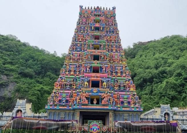 Vijayawada Temple Power Cut: విజయవాడ దుర్గ గుడికి కరెంట్ కట్ చేసిన విద్యుత్ శాఖ.. అసలేం జరిగింది Electricity stopped for durga temple in Vijayawada Power supply Vijayawada Temple Power Cut: విజయవాడ దుర్గ గుడికి కరెంట్ కట్ చేసిన విద్యుత్ శాఖ.. అసలేం జరిగింది