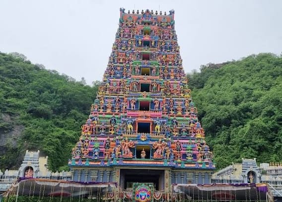 Vijayawada Temple Power Cut: విజయవాడ దుర్గ గుడికి కరెంట్ కట్ చేసిన విద్యుత్ శాఖ.. అసలేం జరిగింది Vijayawada Temple Power Cut: విజయవాడ దుర్గ గుడికి కరెంట్ కట్ చేసిన విద్యుత్ శాఖ.. అసలేం జరిగింది