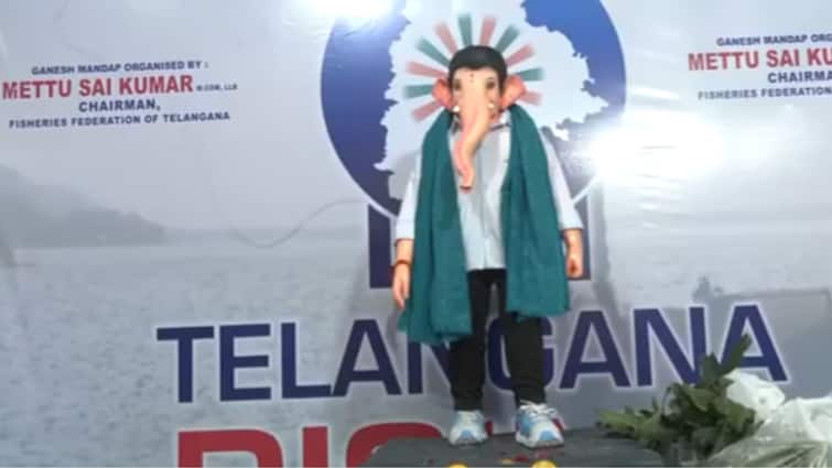 Hyderabad’s Ganesh Chaturthi Idol Styled After CM Revanth Reddy Sparks Row, Video Surfaces