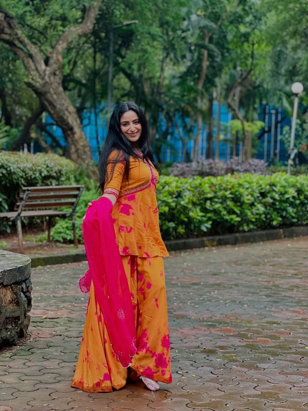 Now Aishwarya has celebrated the fans by celebrating Ganesh Chaturthi alone. Seeing these photos, the fans feel that nothing is going well between these two.