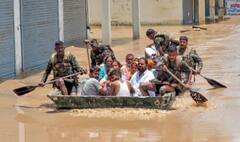 पंजाब के फाजिल्का में सतलुज नदी का कहर, पानी की चपेट में BSF की पोस्ट, नाव पर ले जा रहे राशन