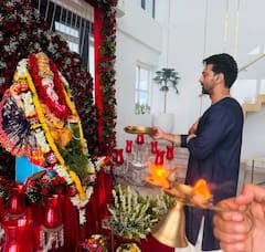 Dev-Rukmini: কটাক্ষের মুখেও অটুট জুটি, দেবের বাড়ির গণেশ পুজোয় পরিবারের সঙ্গে সামিল রুক্মিণী ও