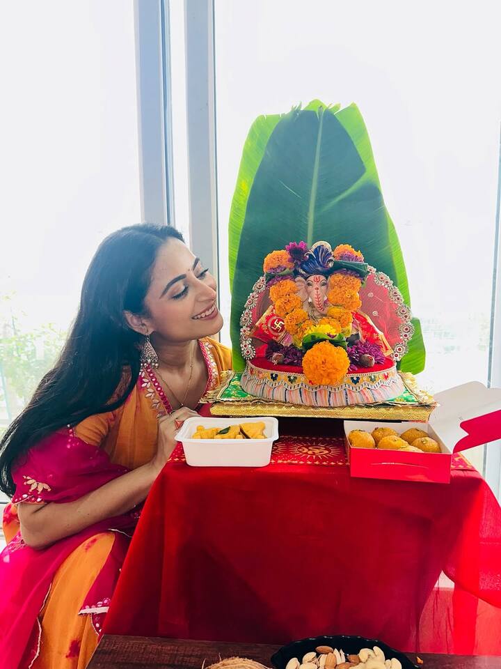 Earlier, both used to share dance videos together but now they are not doing this. After which the fans feel that everything is not going well between the two and maybe they are going to separate.