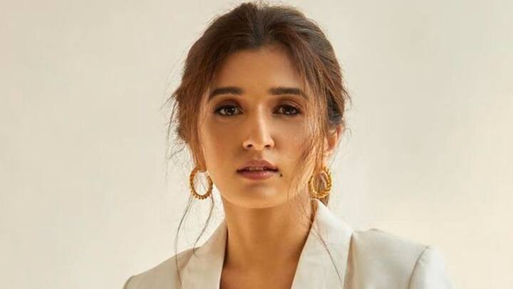 निधि शाह को अनुपमा में किंजल की भूमिका नें खूब पसंद किया गया था. हालांकि, अब एक्ट्रेस ने शो को अलविदा कह दिया है. Koimoi के अनुसार निधि की नेटवर्थ 2-3 करोड़ रुपए है.