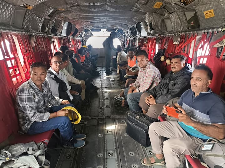 राज्य सरकार ने 27 से 30 अगस्त तक सभी स्कूल-कॉलेज बंद कर दिए हैं. एनडीआरएफ, सेना और वायुसेना राहत कार्य में लगी हैं. मौतों का आंकड़ा अभी 7 के करीब है.