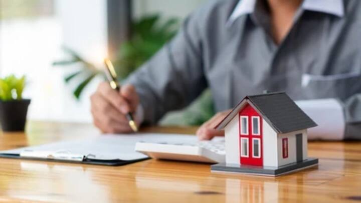 कई बार लोग छोटी-छोटी बातों को नज़रअंदाज़ कर देते हैं, जिनसे आगे बड़ी दिक्कतें खड़ी हो सकती हैं. यही वजह है कि  जानकार हमेशा यही सलाह देते हैं कि किसी भी प्रॉपर्टी को फाइनल करने से पहले पूरी जांच-पड़ताल जरूर करें.