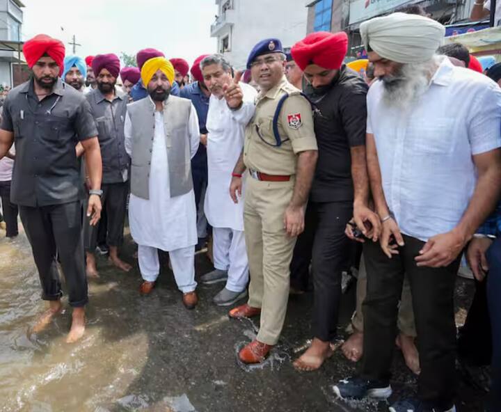 ਅੰਮ੍ਰਿਤਸਰ, ਤਰਨਤਾਰਨ ਅਤੇ ਫਾਜ਼ਿਲਕਾ ਵਿੱਚ ਬਹੁਤ ਨੁਕਸਾਨ ਹੋਇਆ ਹੈ। ਸਰਹੱਦੀ ਇਲਾਕਿਆਂ ਦੇ ਖੇਤ ਡੁੱਬ ਗਏ ਹਨ ਅਤੇ ਹਜ਼ਾਰਾਂ ਏਕੜ ਫਸਲਾਂ ਤਬਾਹ ਹੋ ਗਈਆਂ ਹਨ। ਤਰਨਤਾਰਨ ਦੇ ਪਿੰਡ ਟਾਪੂ ਬਣ ਗਏ ਹਨ।