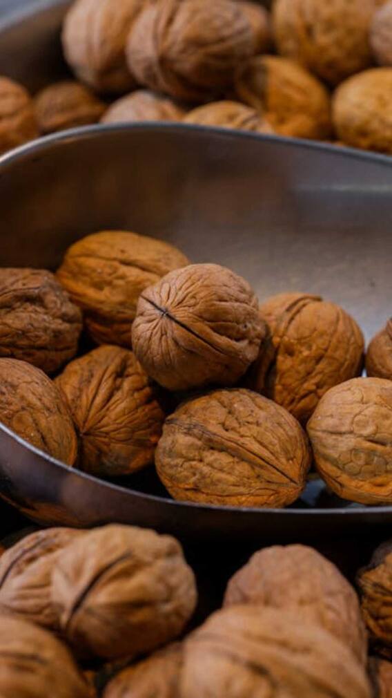 வால்நட்டை ஊறவைத்து சாப்பிடுவதால் கிடைக்கும் நன்மைகள் என்ன?