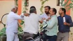 वाराणसी का तहसील परिसर बना अखाड़ा, अधिवक्ता और लेखपाल के बीच जमकर हुई मारपीट